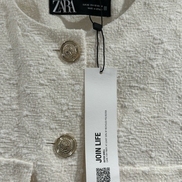 Zara Cream Cropped Blazer with Gold Buttons - Picture 2 of 3